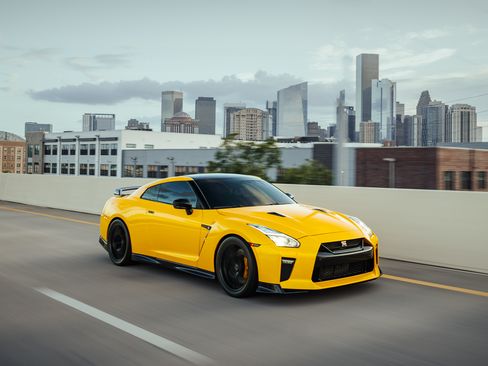 Used 2017 Nissan GT-R Premium AWD/4WD image 11