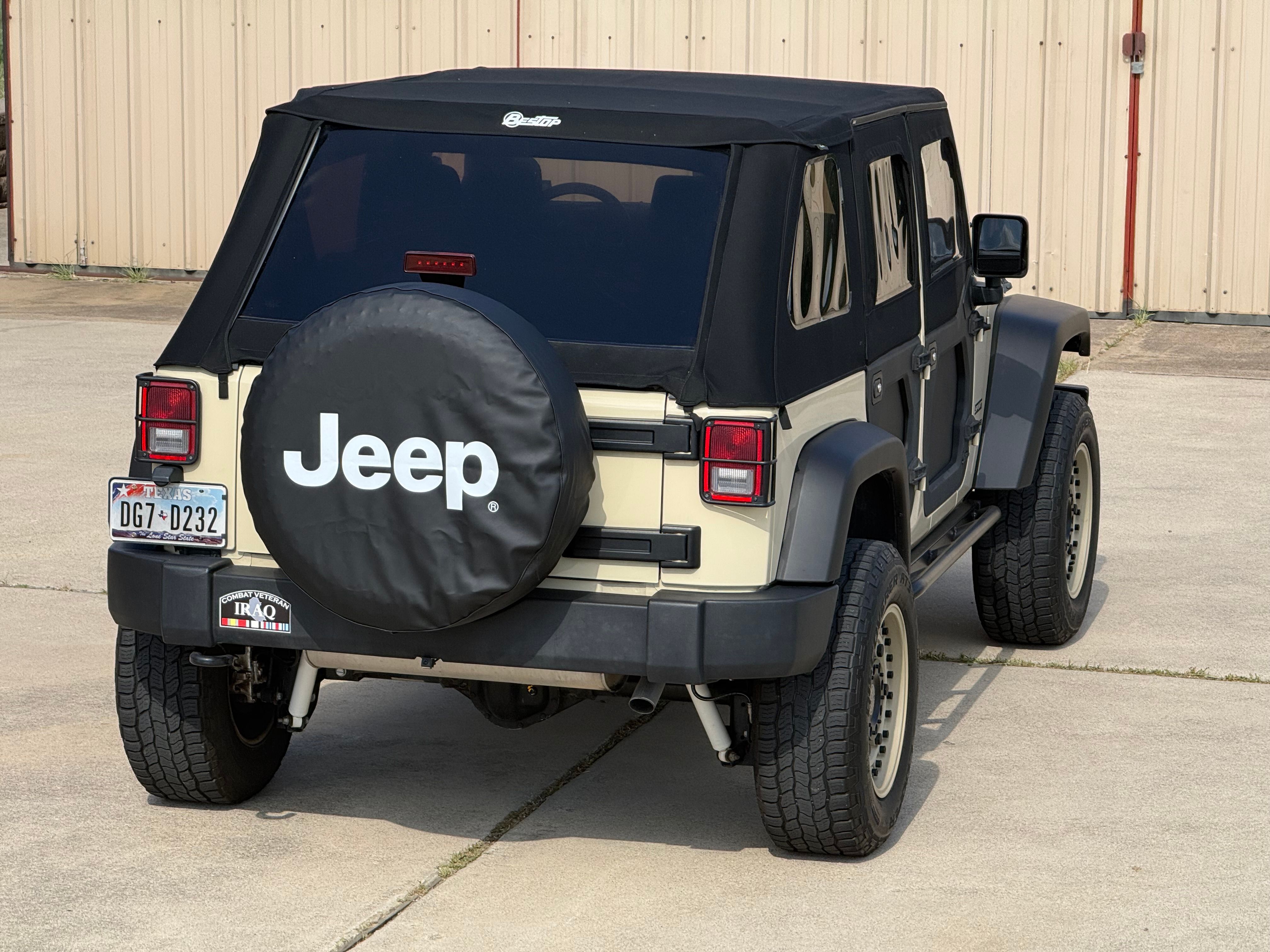 Used 2012 Jeep Wrangler Unlimited Sport AWD/4WD image 10