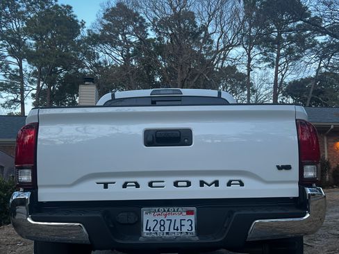 Used 2021 Toyota Tacoma SR5 w/ Blackout Package (TMS) image 6