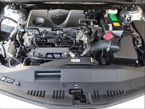 Used 2020 Toyota Camry LE image 13