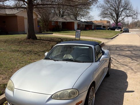 Used 2002 MAZDA MX-5 Miata LS RWD image 4