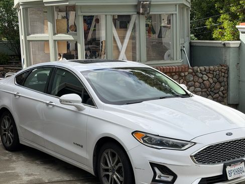 Used 2019 Ford Fusion Titanium image 10