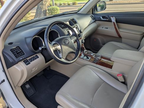 Used 2013 Toyota Highlander Limited image 6