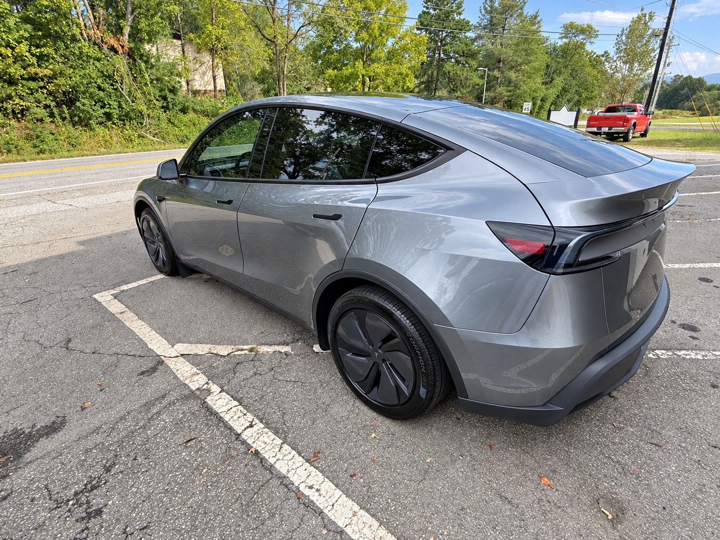 Used 2026 Tesla Model Y Long Range RWD image 4