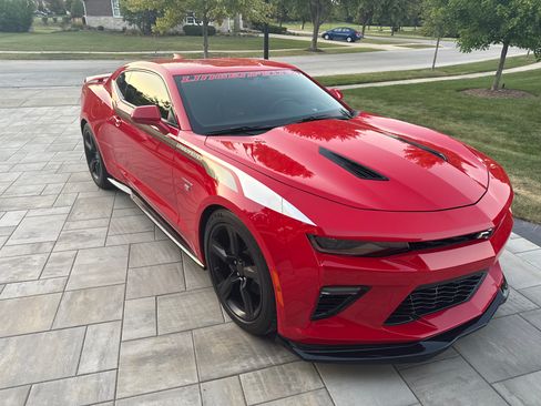 Used 2016 Chevrolet Camaro SS RWD image 6