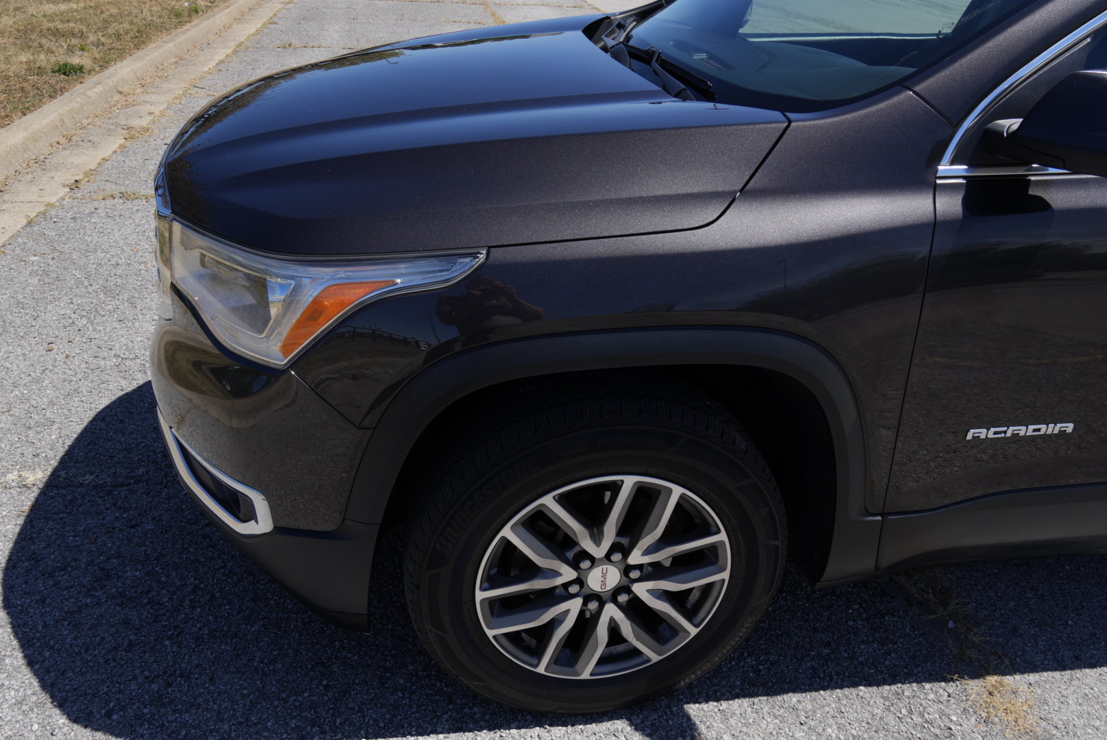 Used 2018 GMC Acadia SLE w/ Driver Alert Package I AWD/4WD image 2