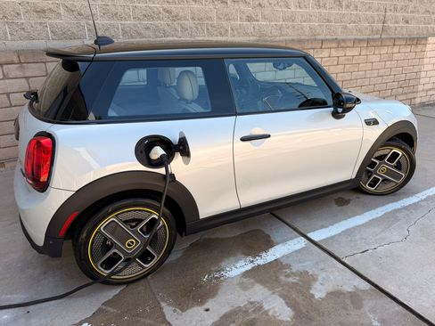Used 2023 MINI Cooper SE FWD image 11