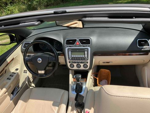 Used 2008 Volkswagen Eos Lux FWD image 10