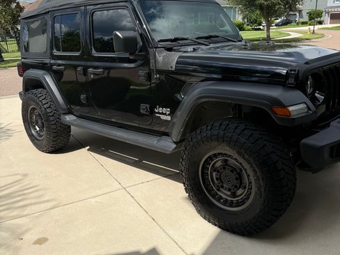 Used 2018 Jeep Wrangler Unlimited Sport AWD/4WD image 10