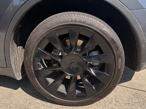 Used 2023 Tesla Model Y Long Range AWD/4WD image 11
