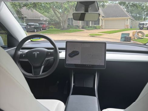 Used 2021 Tesla Model Y 2WD image 10