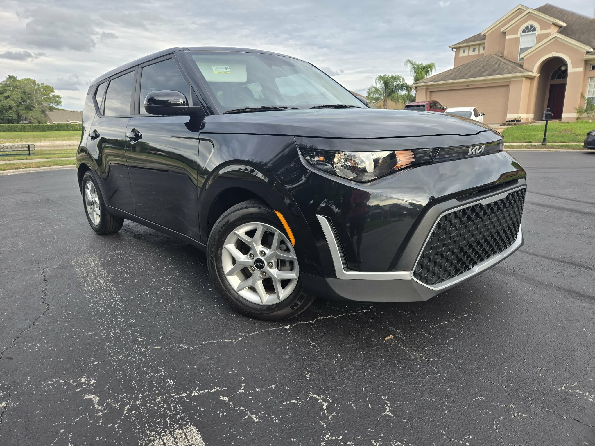 Used 2025 Kia Soul LX w/ LX Technology Package FWD image 1