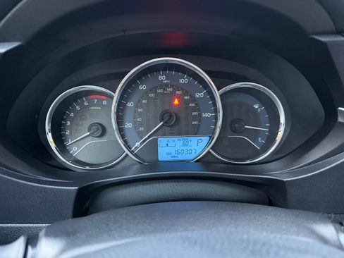 Used 2014 Toyota Corolla LE FWD image 4