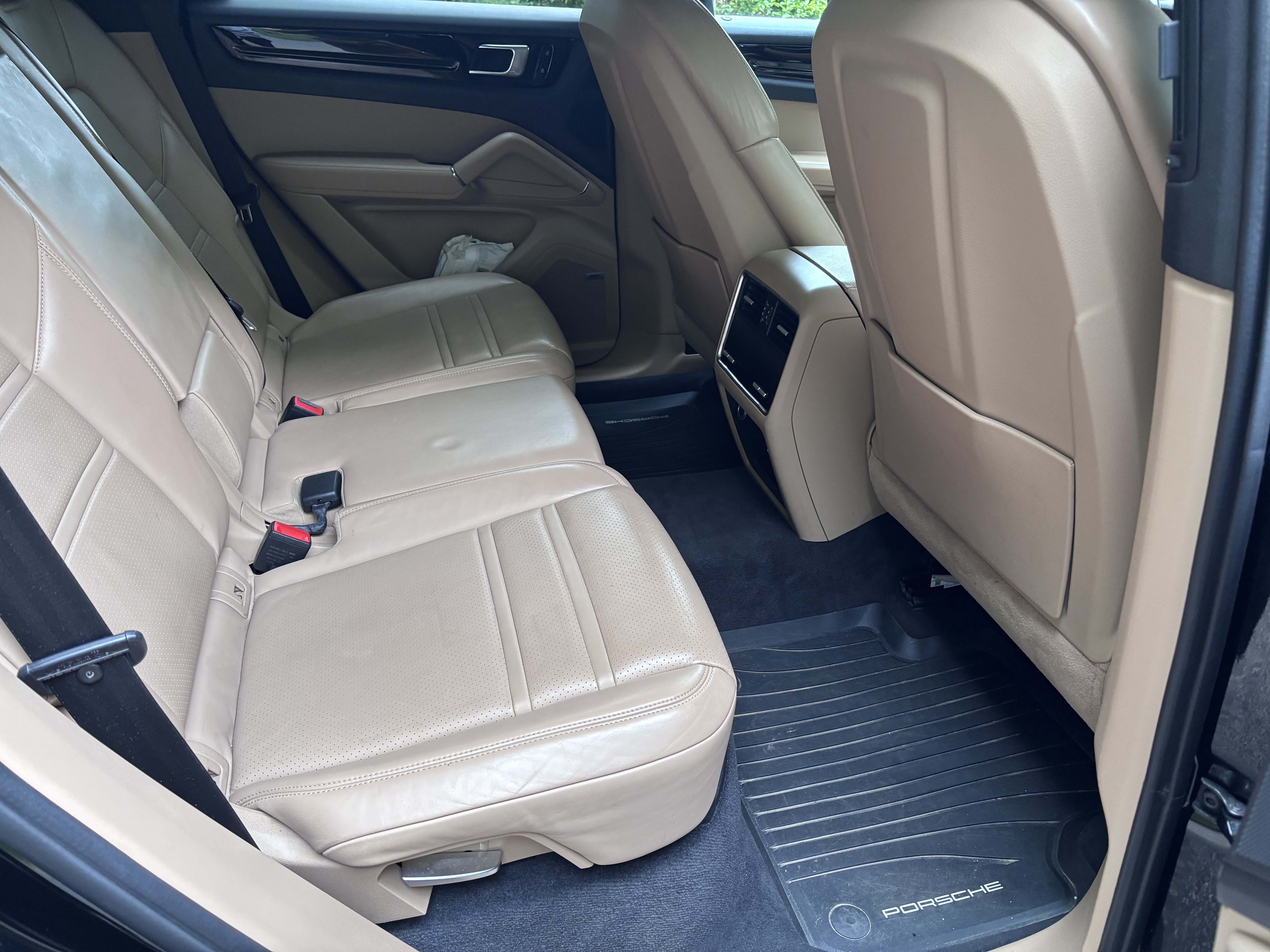 Used 2021 Porsche Cayenne AWD/4WD image 16