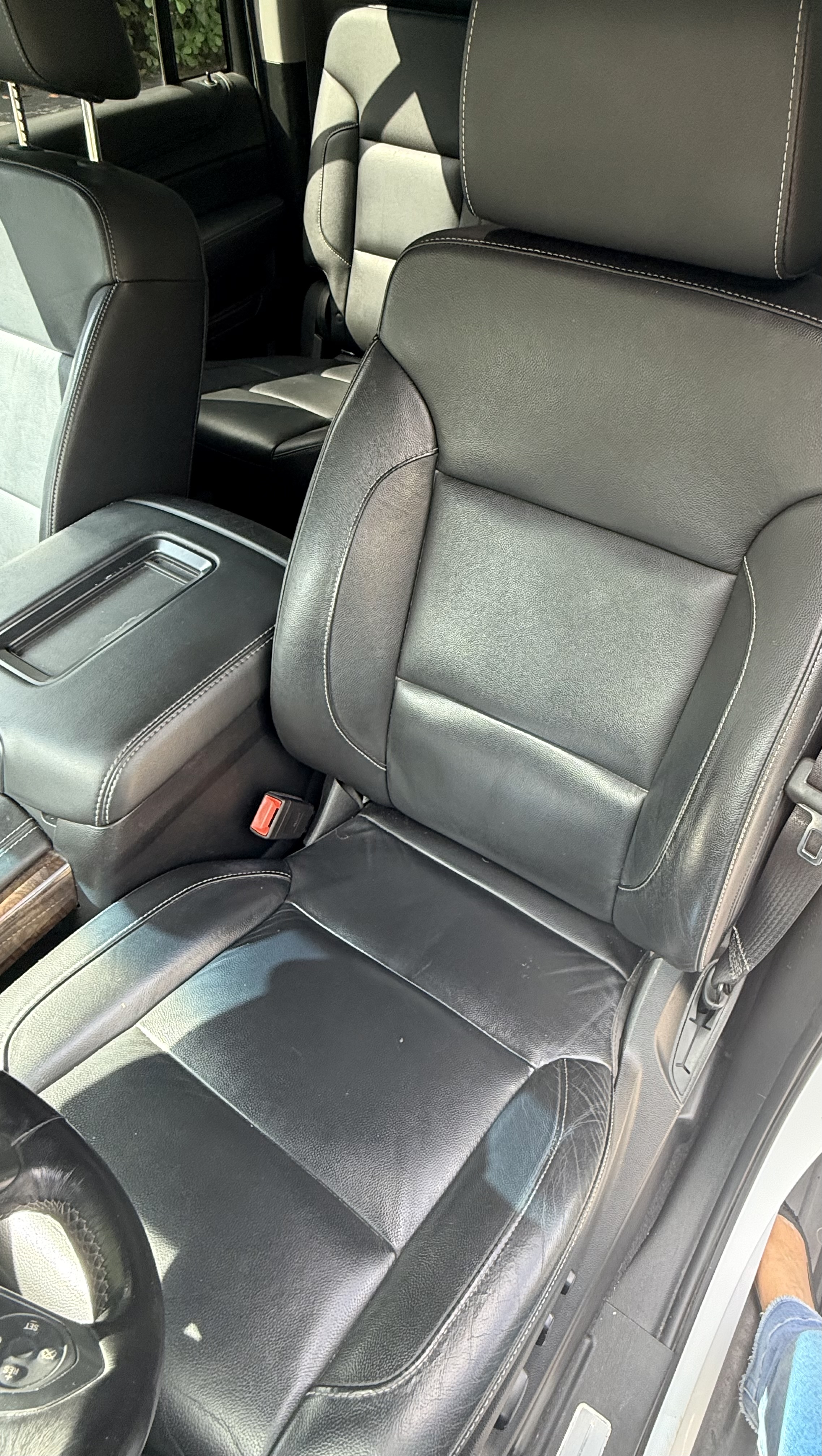 Used 2020 Chevrolet Suburban LT w/ RST Edition RWD image 10