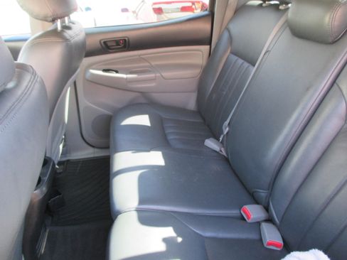 Used 2015 Toyota Tacoma PreRunner image 8