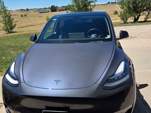 Used 2021 Tesla Model Y Long Range AWD/4WD image 1