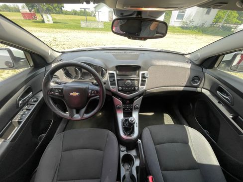 Used 2015 Chevrolet Cruze LT w/ RS Package image 18