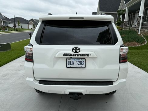 Used 2021 Toyota 4Runner SR5 image 5