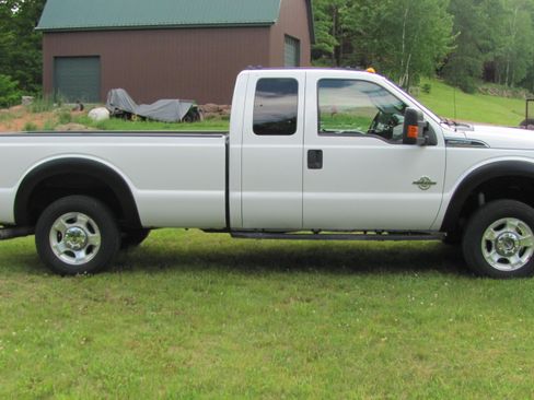 Used 2016 Ford F250 XLT w/ XLT Value Package AWD/4WD image 2