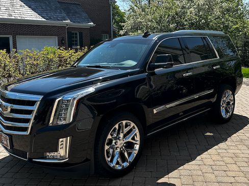 Used 2016 Cadillac Escalade Premium image 2