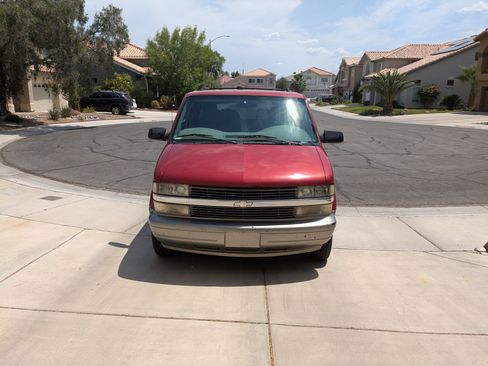 Used 2001 Chevrolet Astro Passenger image 1