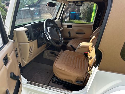 Used 2001 Jeep Wrangler Sahara AWD/4WD image 11