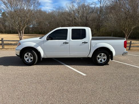 Used 2011 Nissan Frontier SV w/ SV Premium Utility Pkg image 2