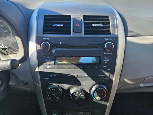 Used 2010 Toyota Corolla LE image 9