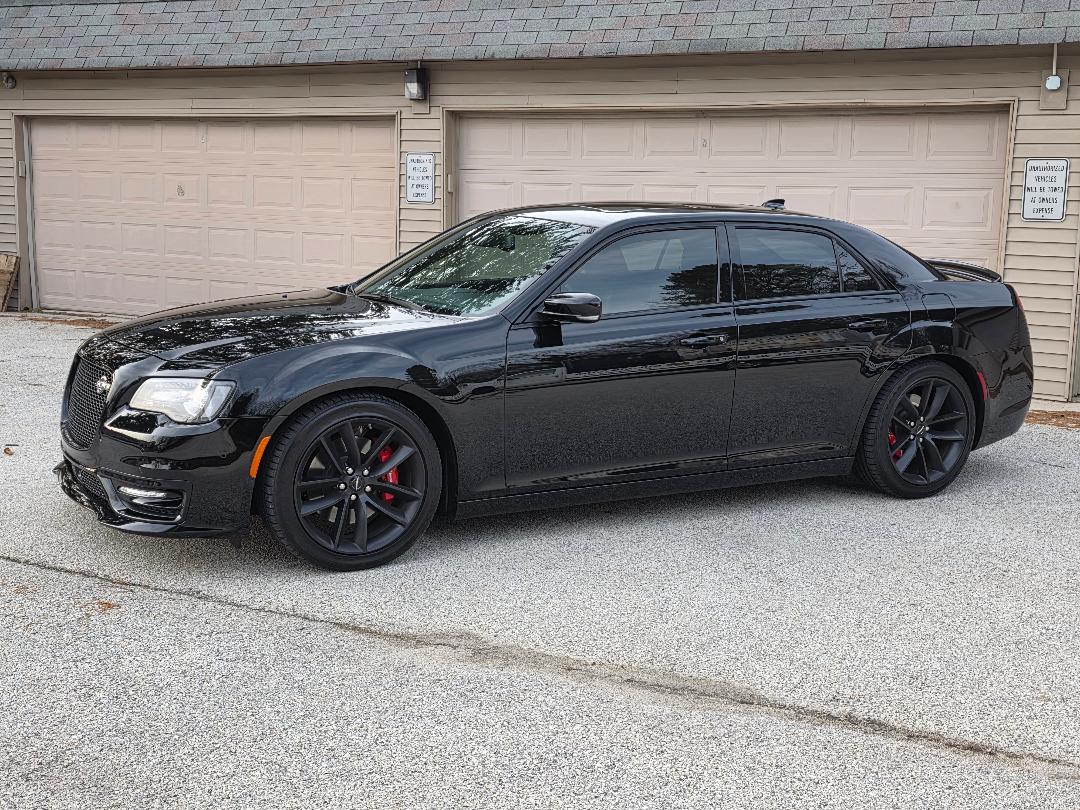 Used 2023 Chrysler 300 C RWD image 4