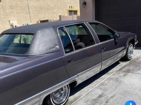 Used 1994 Cadillac Fleetwood Brougham image 1