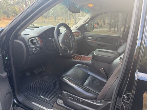 Used 2013 Chevrolet Avalanche LTZ image 11