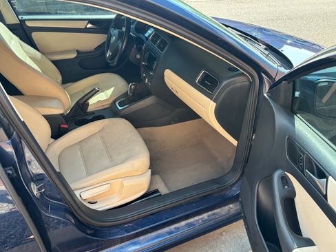 Used 2012 Volkswagen Jetta SE FWD image 17