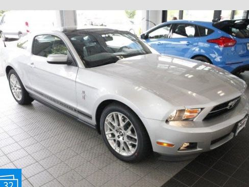 Used 2012 Ford Mustang Premium image 2