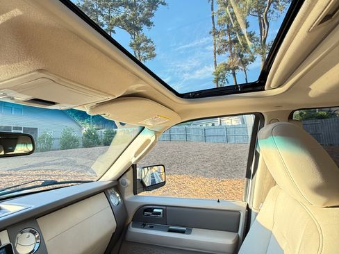 Used 2014 Ford Expedition XLT AWD/4WD image 8