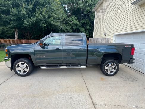 Used 2017 Chevrolet Silverado 2500 LT w/ All Star Edition AWD/4WD image 9
