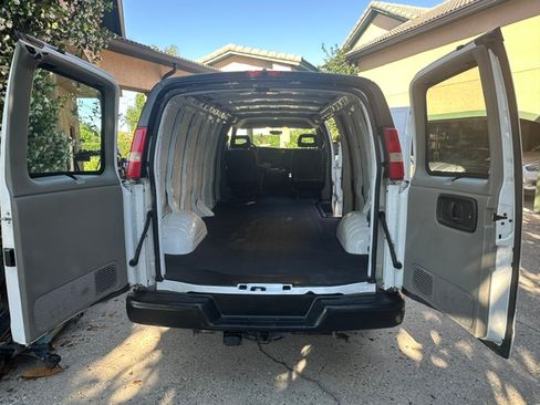 Used 2014 Chevrolet Express 2500 Extended RWD image 11