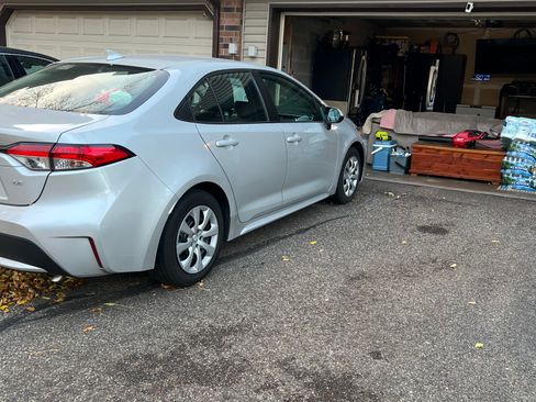 Used 2021 Toyota Corolla LE image 4
