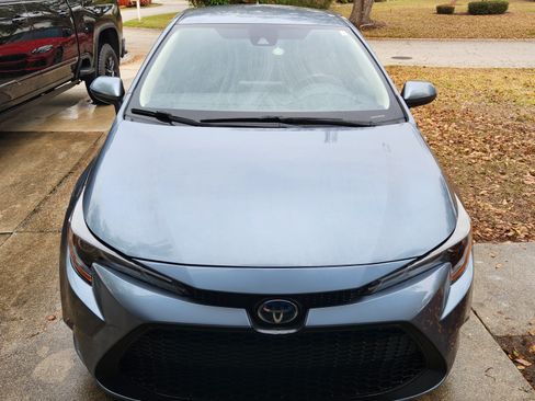 Used 2021 Toyota Corolla LE image 2