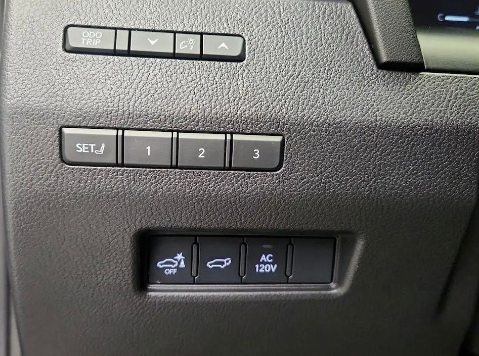 Used 2025 Lexus GX 550 w/ Accessory Package (32) AWD/4WD image 17
