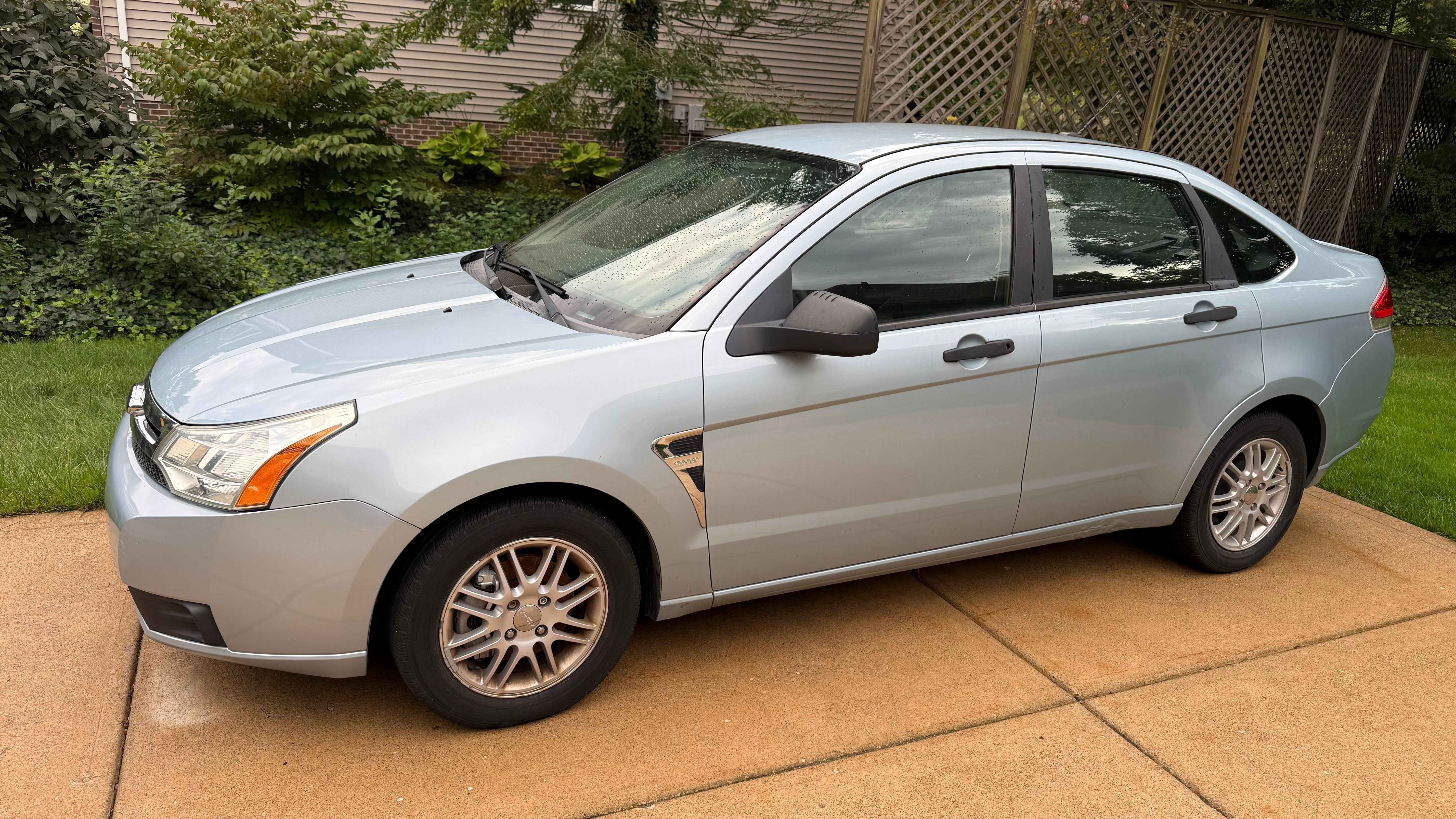 Used 2008 Ford Focus SE FWD image 2