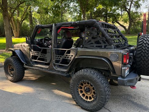 Used 2016 Jeep Wrangler Unlimited Rubicon image 4