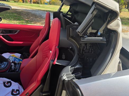 Used 2022 Jaguar F-TYPE R image 8