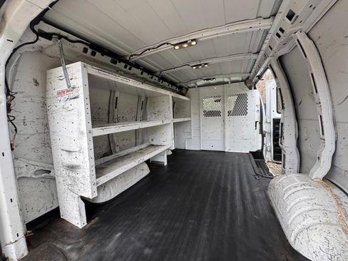 Used 2018 Chevrolet Express 2500 w/ Driver Convenience Package image 19