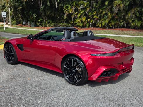 Used 2021 Aston Martin V8 Vantage Roadster image 6