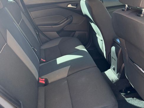 Used 2014 Ford Focus SE FWD image 11
