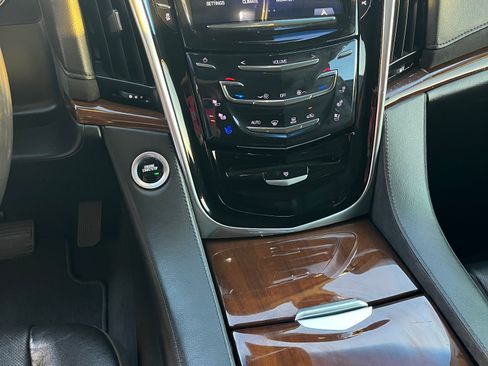 Used 2019 Cadillac Escalade ESV Luxury image 10