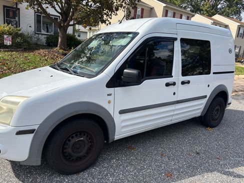 Used 2011 Ford Transit Connect XLT image 4