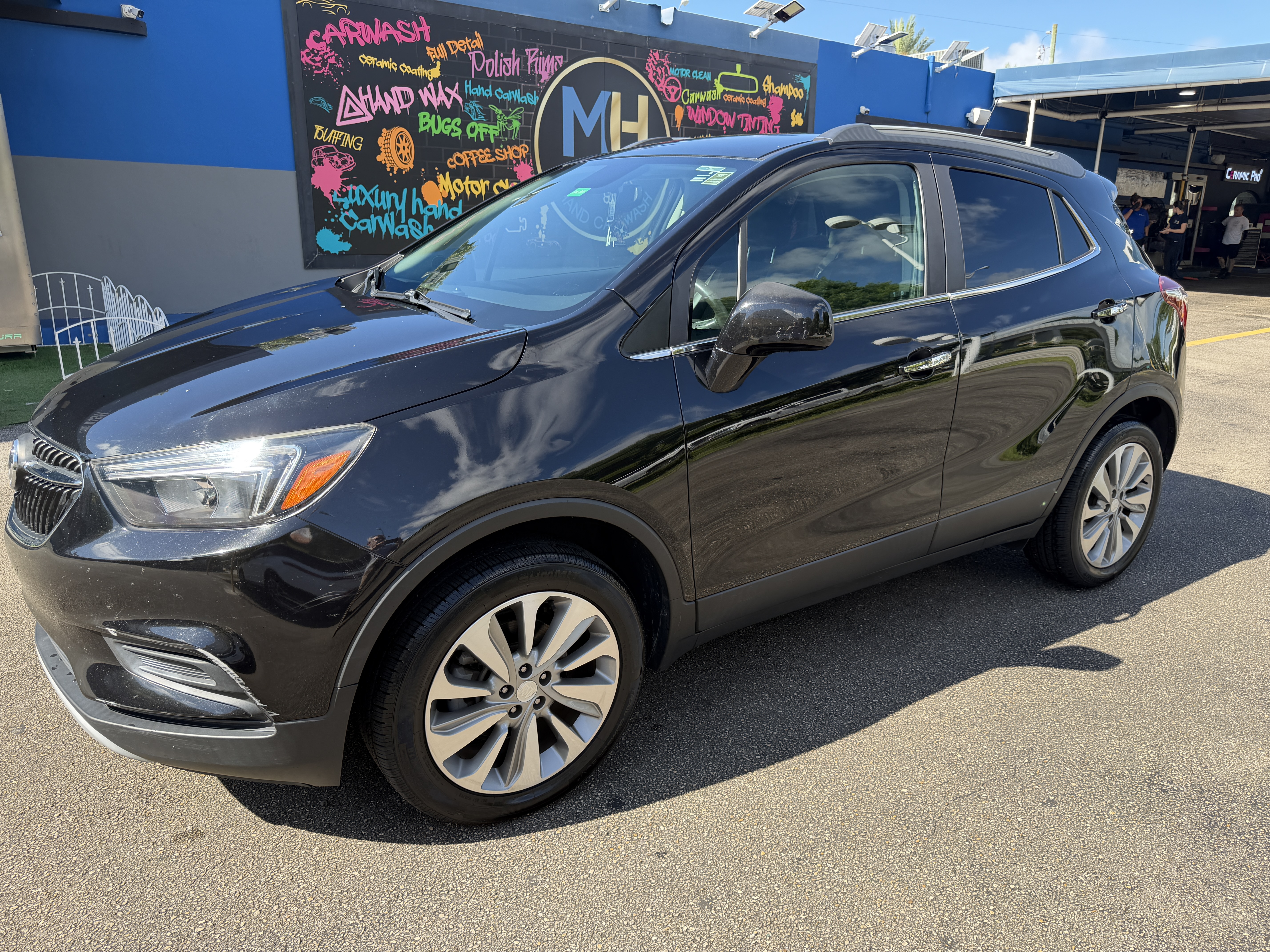 Used 2020 Buick Encore Preferred AWD/4WD image 1