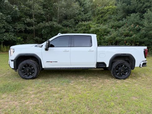Used 2024 GMC Sierra 2500 AT4 w/ AT4 Premium Plus Package AWD/4WD image 11